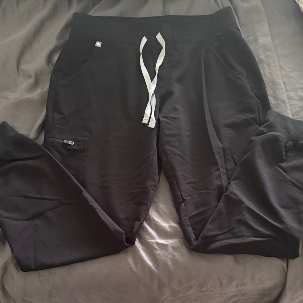 Figs Womens Scrubs Set - Black Size Medium - Joggers and Short Sleeve Top - Picture 5 of 8